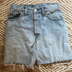 Levi’s light washed jean skirt